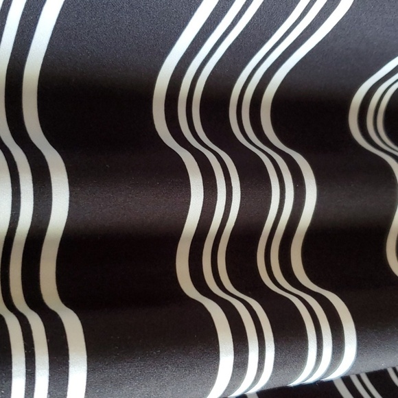 MSK black white and red graphic dress with chain accent. Size large - Picture 7 of 11